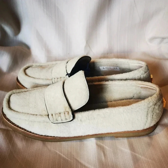 Stuart Weitzman Bromley Loafers Genuine Shearling size 9M - Picture 2 of 7